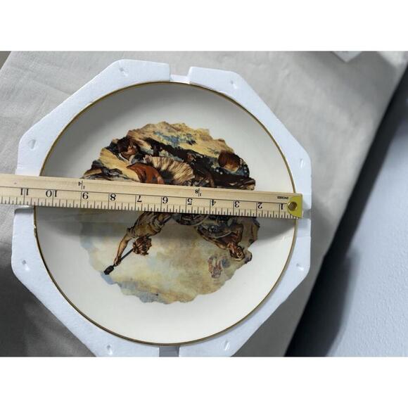 2 American Revolution Fine China Plates, 10 1/2 inch, 1975 Masterpieces/24K Rims - Picture 9 of 9